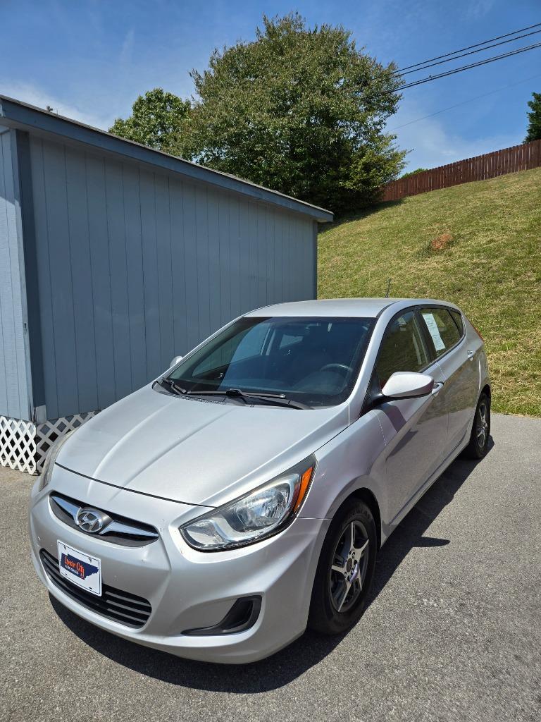 2013 Hyundai Accent GS 5-Door 6-Speed Automatic's photo